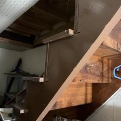 Free 13-step wooden staircase
