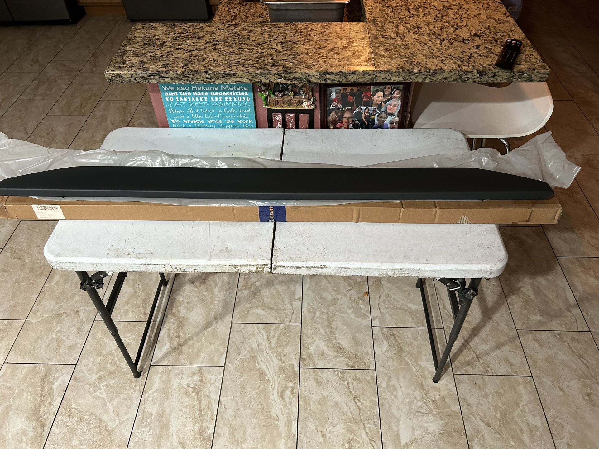 2019 Nissan frontier pick up truck tailgate lip
