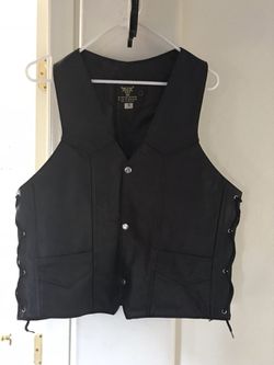 Harley Davidson leather vest unisex. Never used