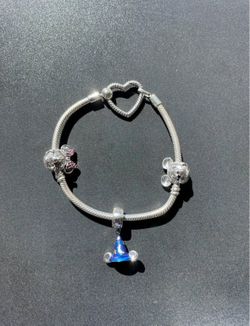 PANDORA - MOMENTS HEART CLOSURE SNAKE CHAIN W/ 3 CHARMS