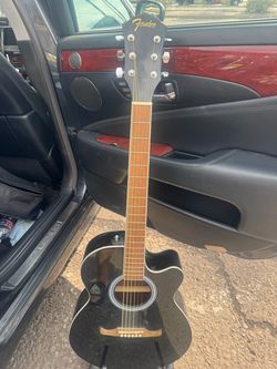 FENDER GUITAR 6 STIRNGS LIKE NEW
