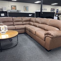 Leather Sectional. 🚚WE DELIVER🚚