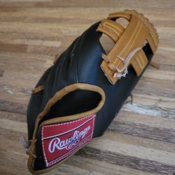 RAWLINGS YOUTH SIZE 9 ALEX RODRIQUEZ LEFT HANDED BASEBALL MITT
