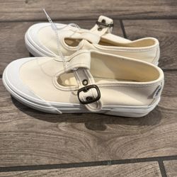 New Vans For Women’s Size 5.5 $15