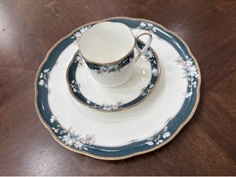 Noritake Sandhurst fine bone china salad plates, featuring a delicate floral design in teal, gold, and off-white. dinner plate