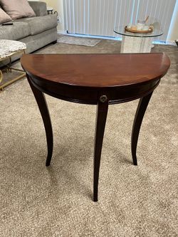 The Bombay company wood console half moon table pickup Gaithersburg md20877 details in photos