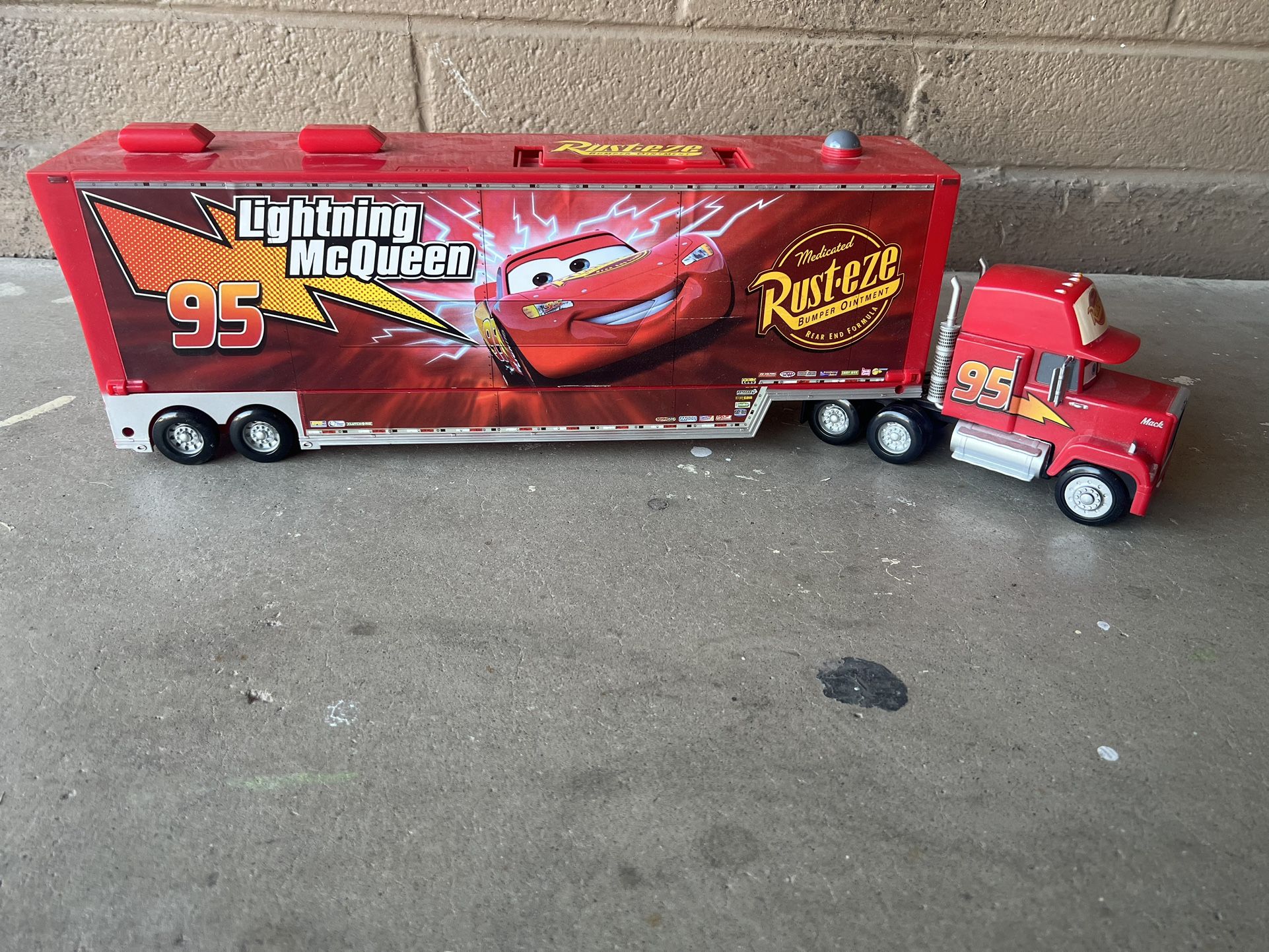 Disney Cars/Mac Car Storage Truck