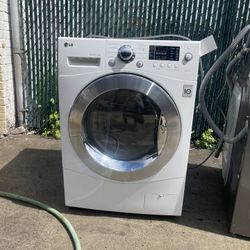 Washer And Dryer Combo De 24” LG