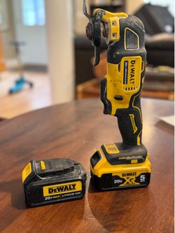 DEWALT 20V XR Brushless Oscillating Multi Tool + Batteries
