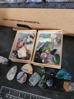 Raw Pieces And Cabochon 
