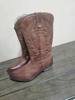 Women's cowgirl boots size 9