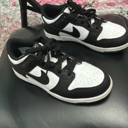 $25 size 3 kids panda Nike shoes
