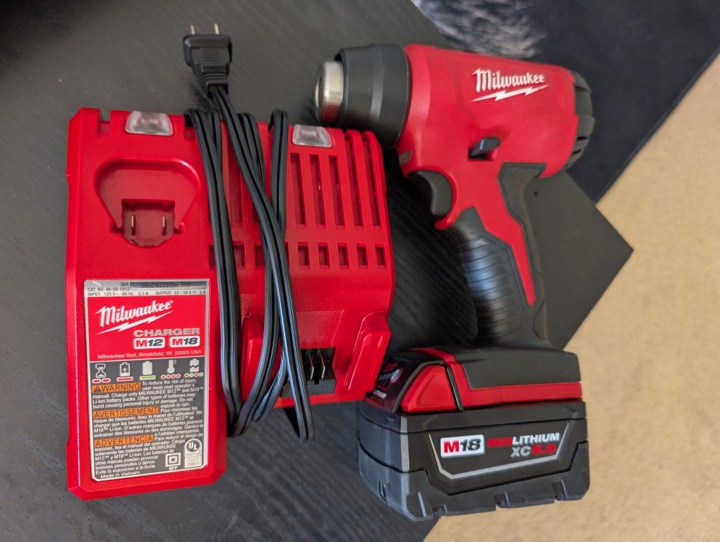 Cordless compact Milwaukee heat gun with 18 volt battery and charger.
"NEW" never used.