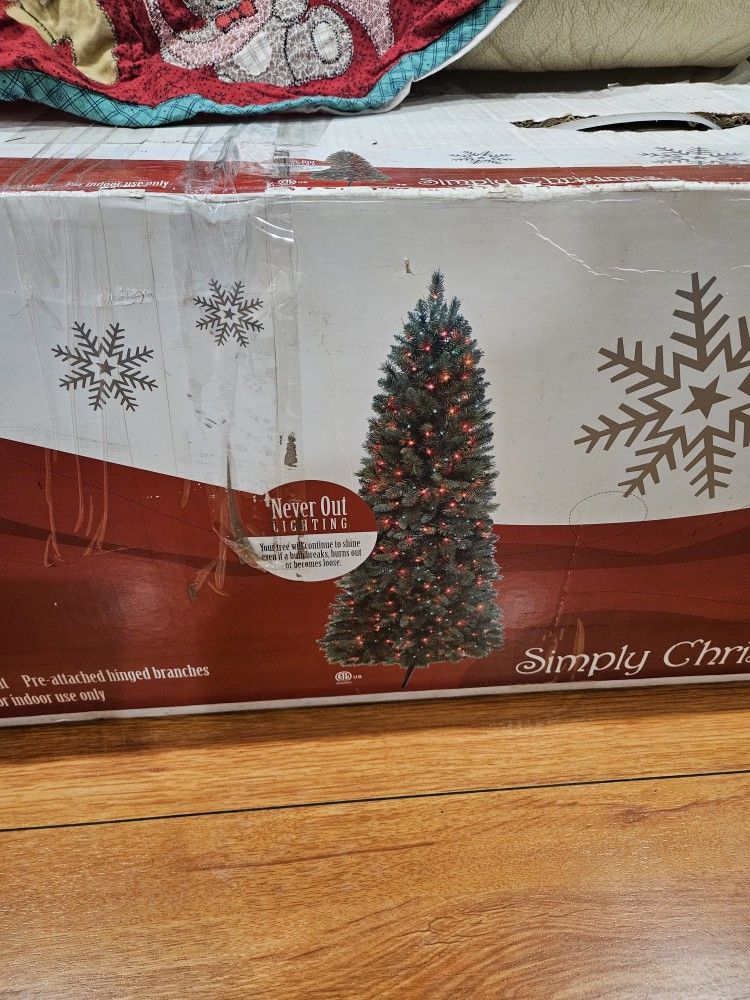 7ft Chrismas Tree- Read Full Description.