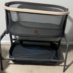 Gently Used Maxi Cosi Iora Bedside Bassinet 