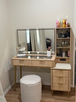 Makeup Vanity with Mirror & Lights/ Dressing Table