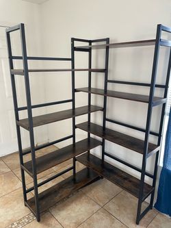 Corner bookshelf