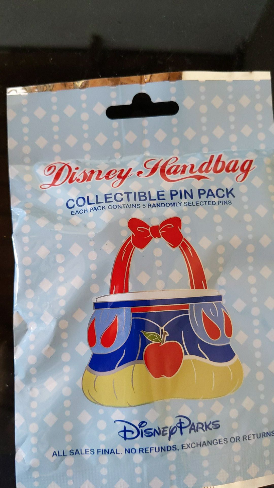 Disney handbag mystery pins new 10$