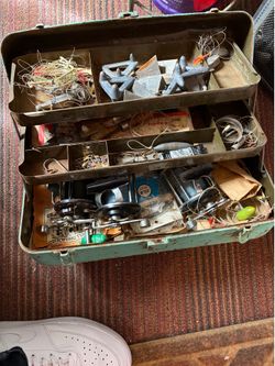 Tackle box 1950’s with weights and 3 reels