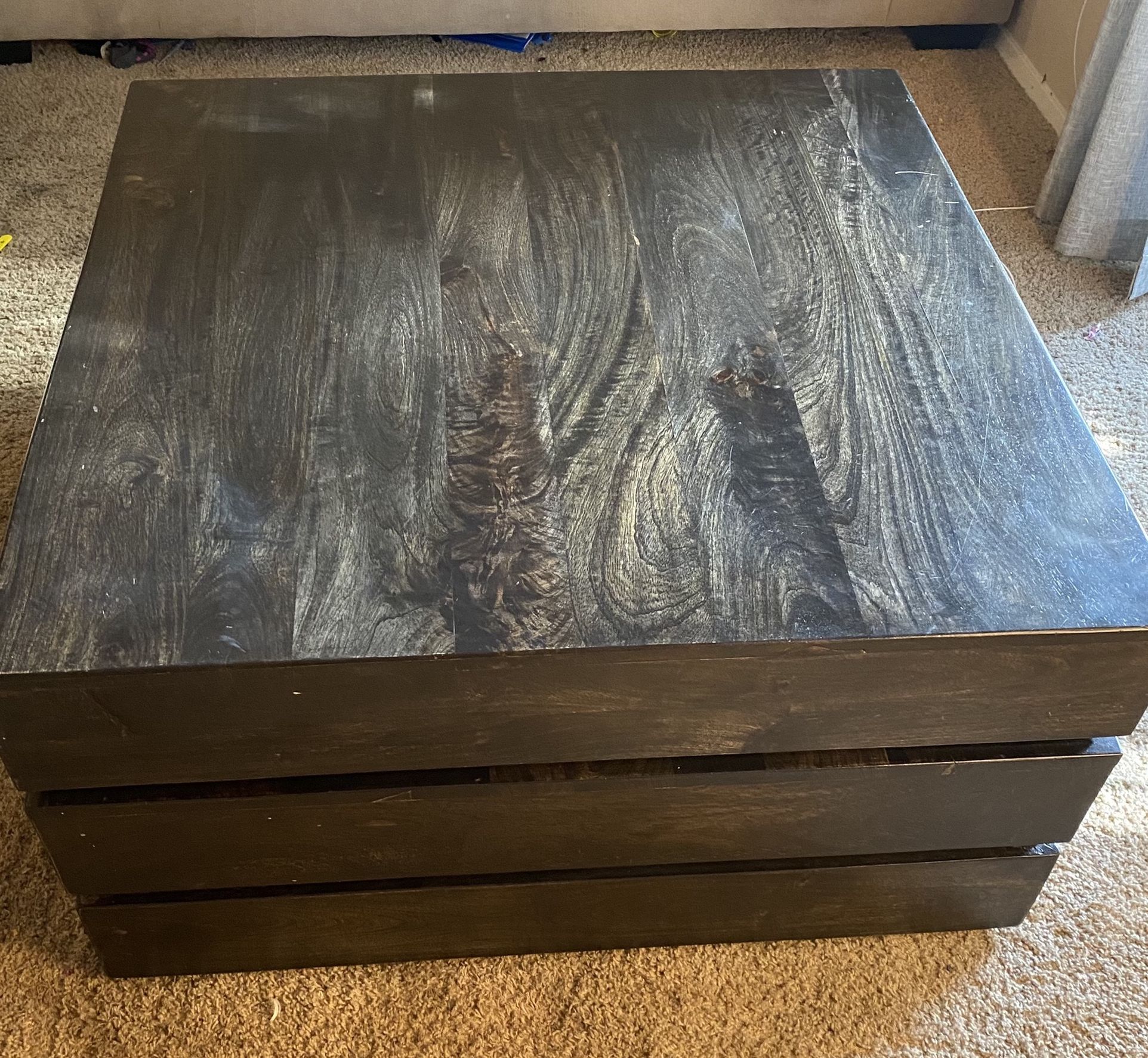 Cocktail Table/ Coffee Table