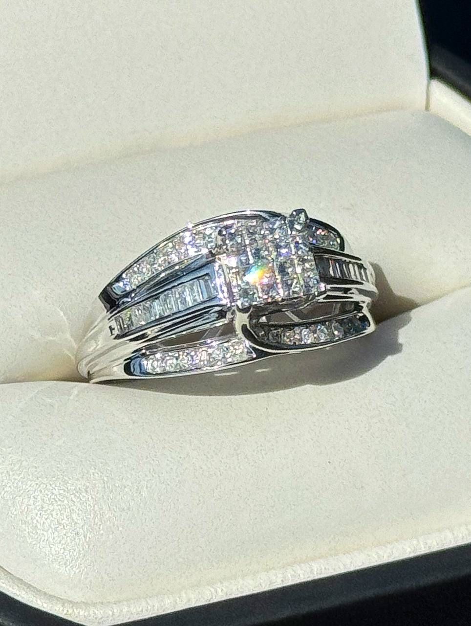 10k solid white gold Princess Round Baguette 1CTw Diamond Cocktail/ Anniversary ring sz 7