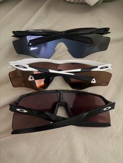 3 pairs of men’s oakleys