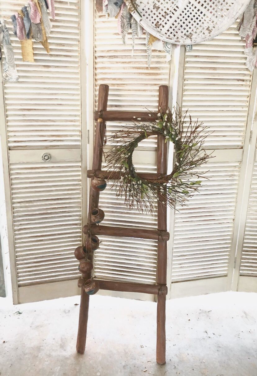Decorative ladder, comes with decorative terra cotta pots