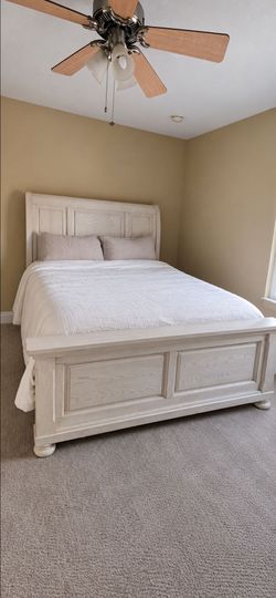 Ashley Furniture Queen Bedroom Set – Bed + 7-Drawer Dresser & Mirror – Antique White