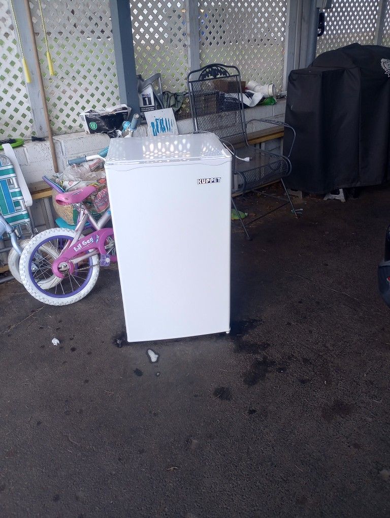 Kuppet Mini Fridge +Freezer