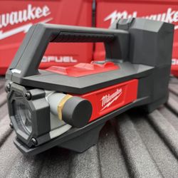 MILWAUKEE M18 TRANSFER PUMP - SOLO HERRAMIENTA - $189