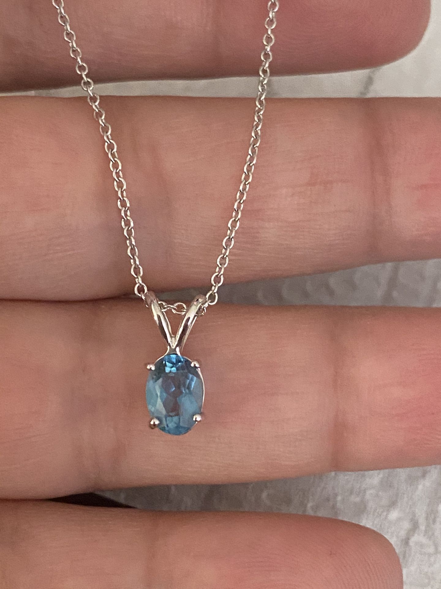 18k white gold blue topaz pendant chain. 18 inches