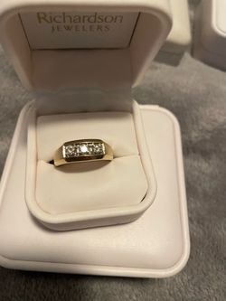 Men’s gold & diamond ring