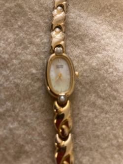 Citizens lady’s quartz watch with pearls