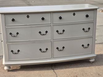 DRESSER