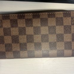 Louis Vuitton Zippy Wallet