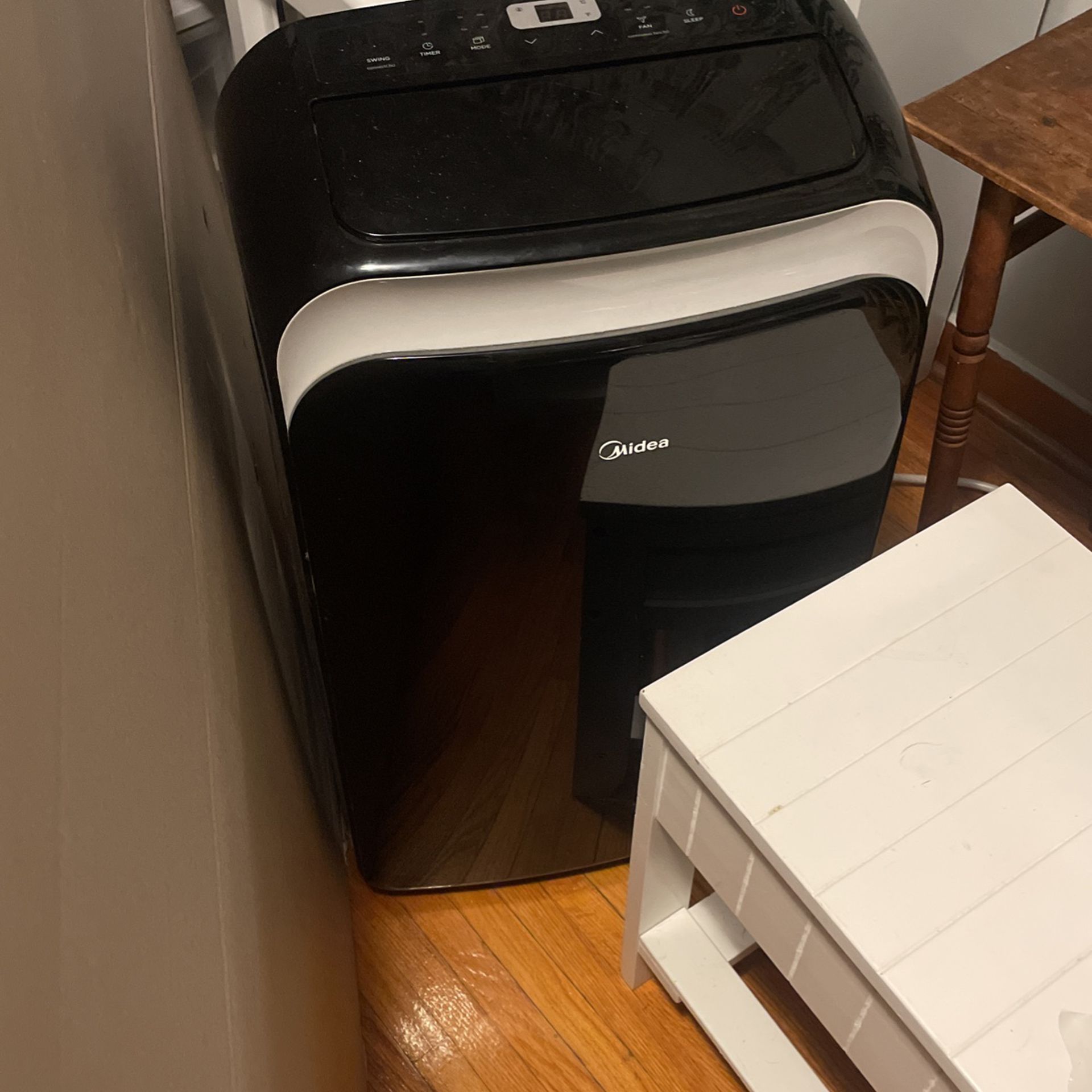 Stand Up Midea Air Conditioner   Used  For 3 Months 