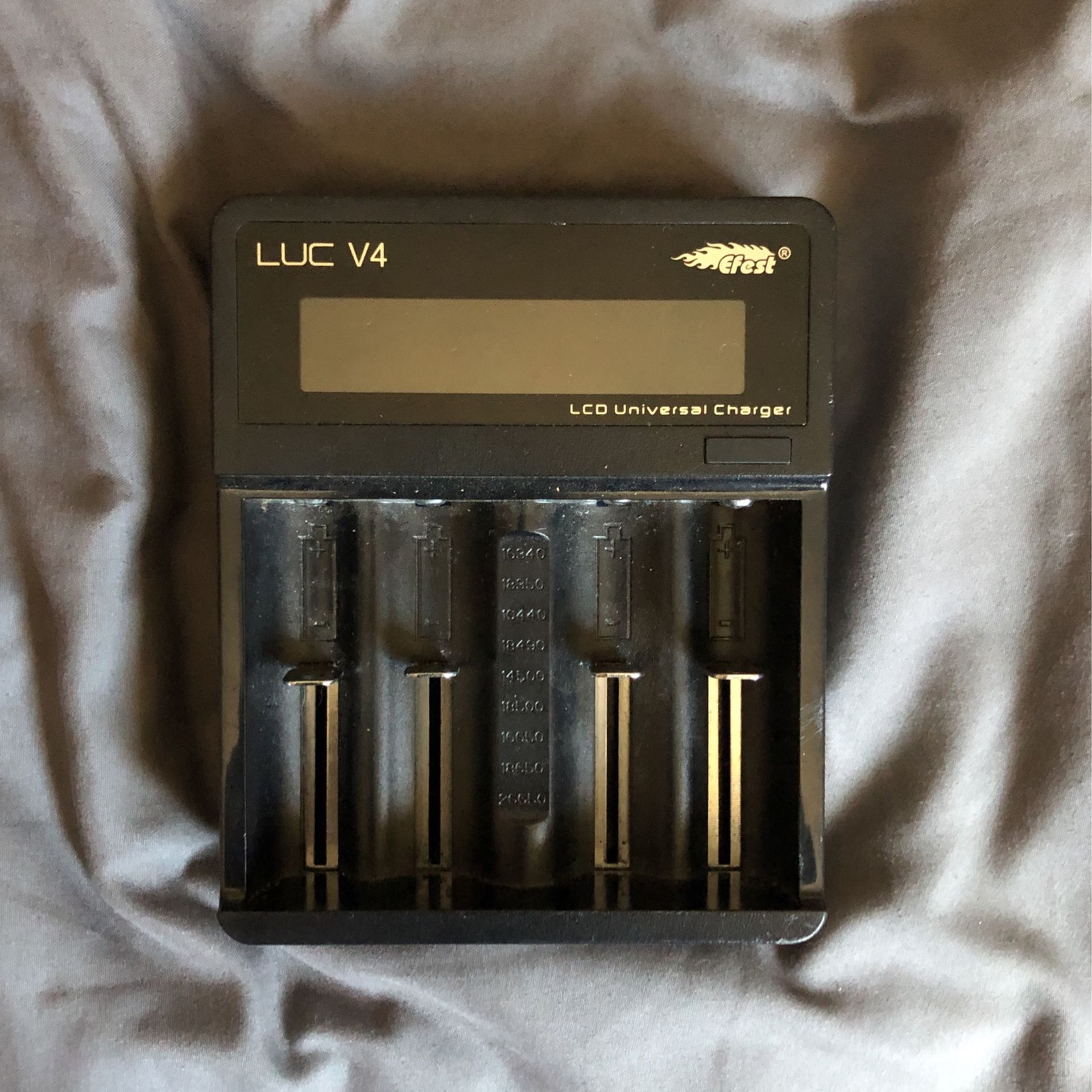 Efest V4 18650 Fast Charger 