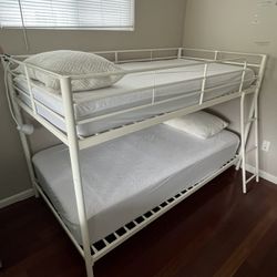 Bunk bed, mattress and pillows included