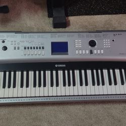 Yamaha DGX-520  Portable Grand Piano / Keyboard