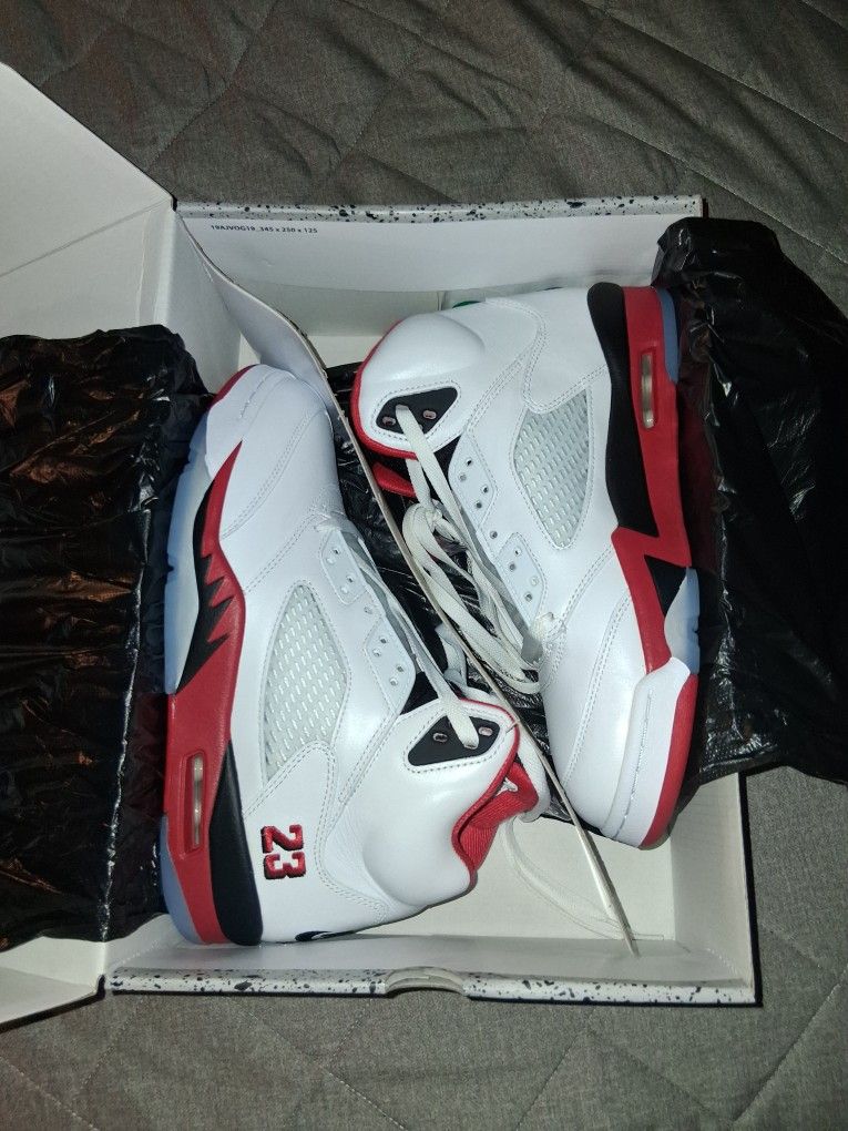 Brand New Air Jordan 5 Retro OG White/Fire Red-Black Blanc/Noir/Rouge Feu Size 9.5