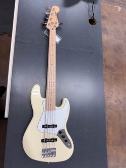 squire jazz bass