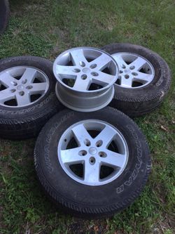 4- OEM Jeep wheels 17inch with 3 tires