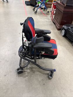 R82 Activity Chair