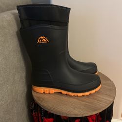 Raining Boots  L. Size 10.5