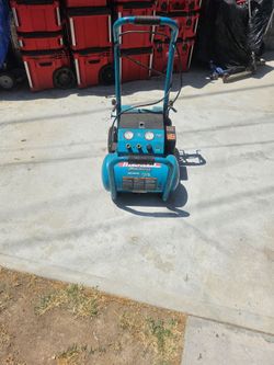 Makita Pneumatics Portable Air Compressor