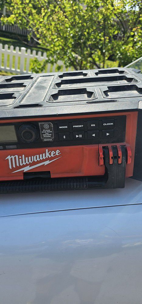Milwaukee Radio Packout