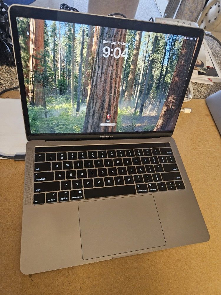 Apple Macbook Pro i7 16gb Ram 500gb SSD Drive 13" Screen W/ Touchbar 2019