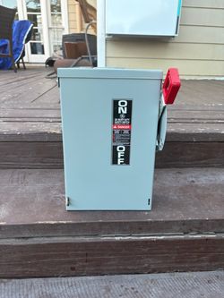 GE 30 Amp Heavy Duty Safety Switch – Works, Has Box