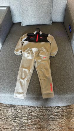 Little boys size 4  Nike air joggers