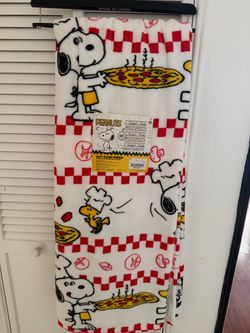 Peanuts Snoopy Pizza Soft Plush Throw Blanket